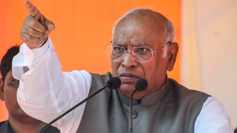 ललकार: ‘अगर केंद्र सरकार सही है तो छात्रों के आंदोलन पर संसद में बहस कराए’; कांग्रेस अध्यक्ष खरगे ने दी चुनौती 