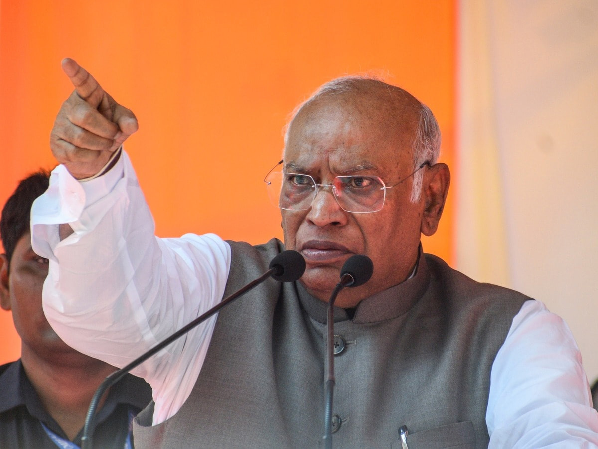ललकार: ‘अगर केंद्र सरकार सही है तो छात्रों के आंदोलन पर संसद में बहस कराए’; कांग्रेस अध्यक्ष खरगे ने दी चुनौती 