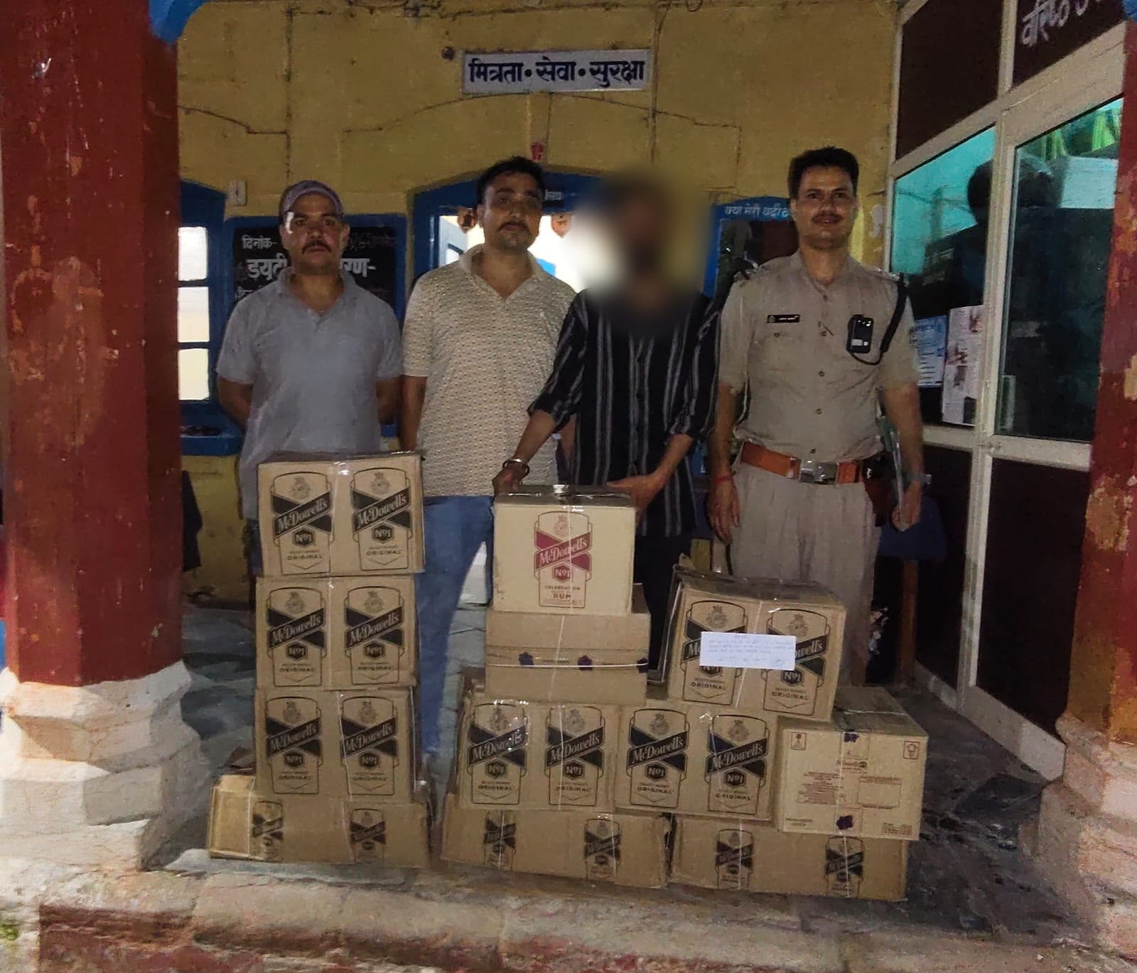 शिकंजा: नशा विरोधी अभियान में मिली सफलता, कार से अवैध शराब बरामद, युवक गिरफ्तार