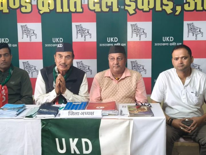 स्वागत: कांग्रेस छोड़ यूकेडी में आए दिनेश कुंजवाल ने स्वास्थ्य-शिक्षा व सड़कों की बदहाली पर रखे विचार