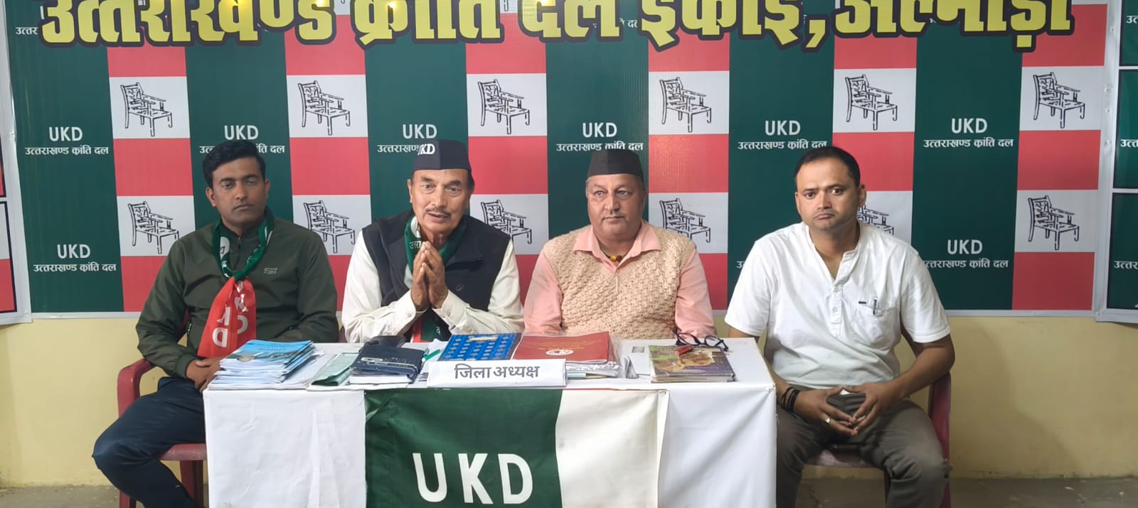 स्वागत: कांग्रेस छोड़ यूकेडी में आए दिनेश कुंजवाल ने स्वास्थ्य-शिक्षा व सड़कों की बदहाली पर रखे विचार