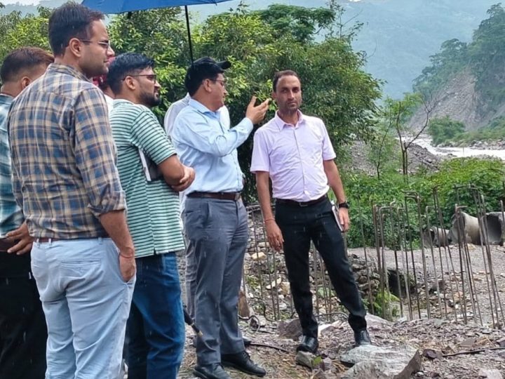 समीक्षा: बांध प्रभावित परिवारों को जल्द मिलेगा मुआवजा और पुनर्वास का लाभ, एडीएम  नेगी ने दिए निर्देश