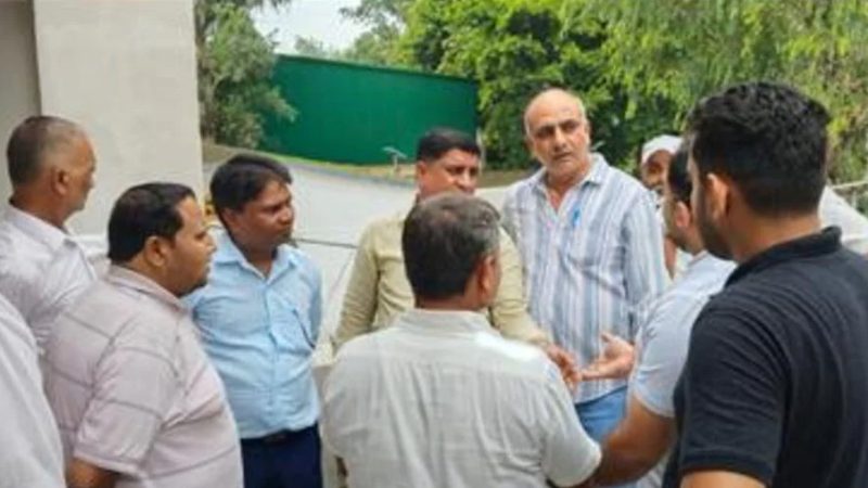 कामयाबी: पीआरडी अधिकारी को विजिलेंस ने रिश्वत लेते दबोचा, कार्यालय में मची अफरा-तफरी 