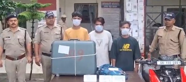 कामयाबी: पुलिस ने घर से हुई लाखों की चोरी का किया खुलासा, तीन शातिर चोर गिरफ्तार  