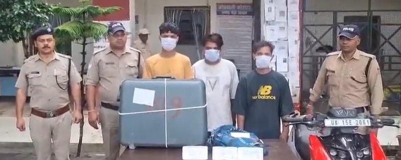 कामयाबी: पुलिस ने घर से हुई लाखों की चोरी का किया खुलासा, तीन शातिर चोर गिरफ्तार  