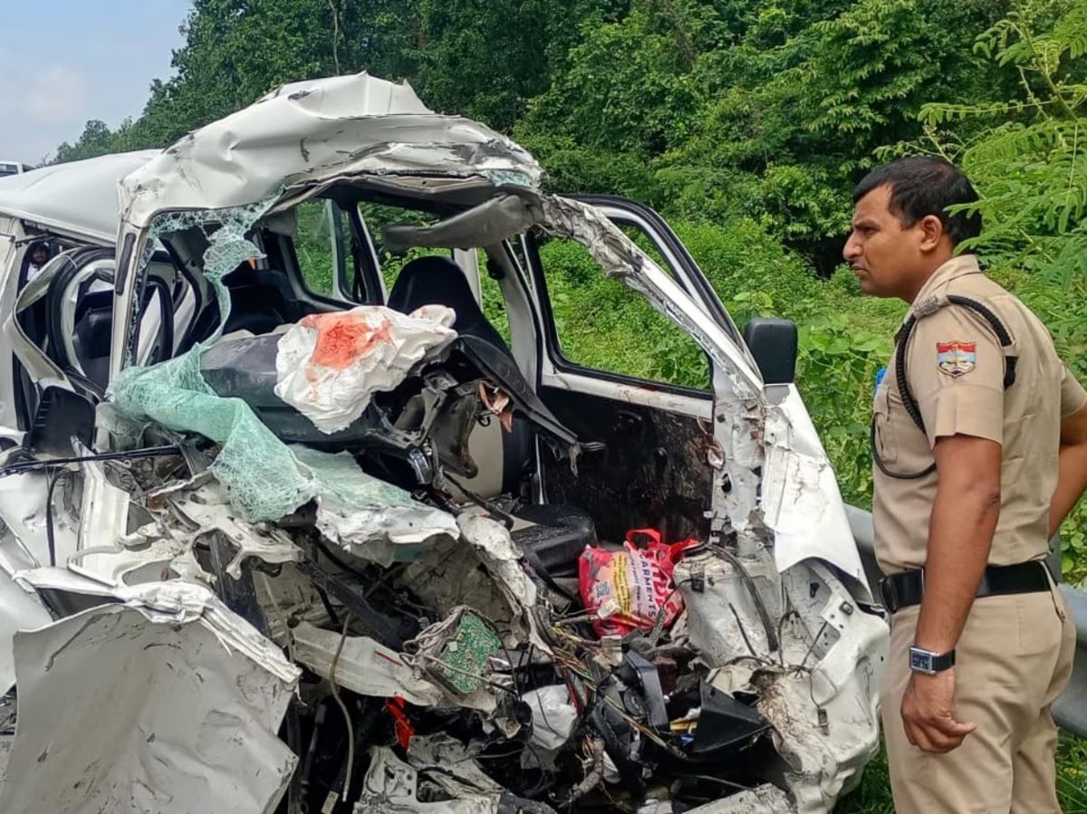 बड़ी ख़बर: देहरादून-हरिद्वार मार्ग पर भीषण सड़क हादसा,  4 लोगों की दर्दनाक मौत, 3 घायलों की हालत गंभीर