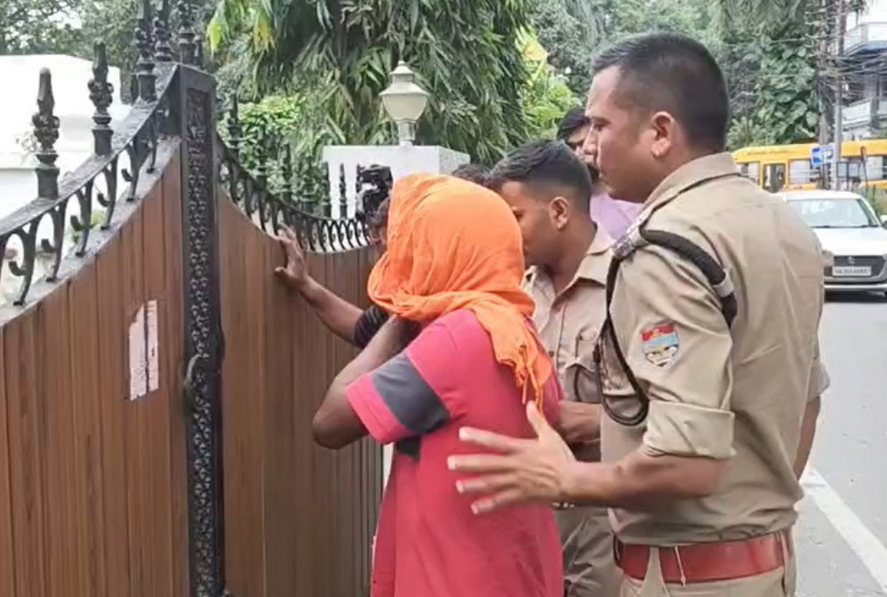 बेरहम: घरेलू विवाद में पति ने पत्नी पर पाठल  से कर दिया वार, पत्नी की मौके पर ही मौत  