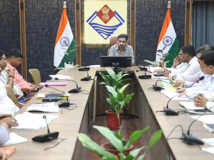 राजस्व वसूली में ढिलाई पर बरतेगी सख्ती, डीएम ने दी कड़ी चेतावनी