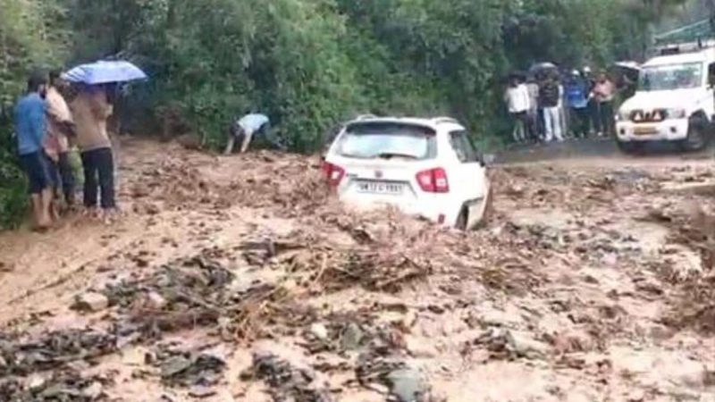 आफ़त: भारी बारिश के चलते पछुवादून और जौनसार के सात मोटर मार्गों पर यातायात रहा ठप