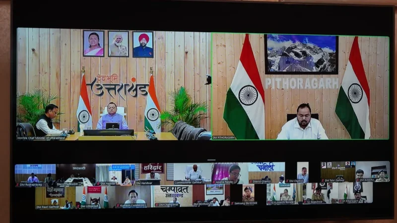 मुख्यमंत्री ने समस्त जिलाधिकारियों के साथ की वर्चुअल बैठक, 15 अक्टूबर तक किसी भी स्थिति में प्रदेश की सभी सड़कों को किया जाए गड्ढामुक्त
