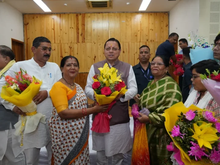 मुख्यमंत्री पुष्कर सिंह धामी ने दायित्वधारियों से विकास और जनसेवा को सर्वोच्च प्राथमिकता देने का किया आह्वान