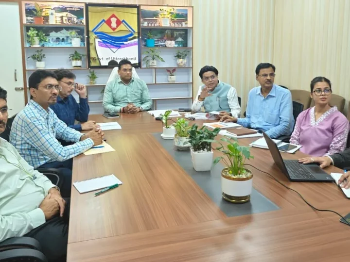 मुख्यमंत्री पुष्कर सिंह धामी के दिशा-निर्देशों में पीएम आवास योजना (शहरी) की प्रगति की हुई समीक्षा