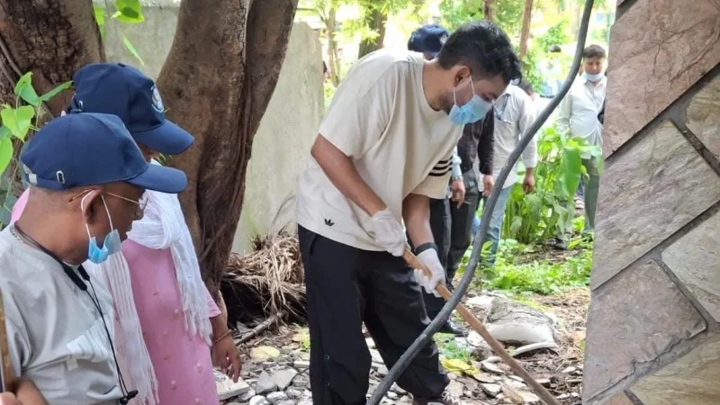 विशेष स्वच्छता अभियान में डीएम एवं सचिव विधिक सेवा प्राधिकरण ने किया प्रतिभाग, 100 से अधिक लोग बने इस अभियान का हिस्सा