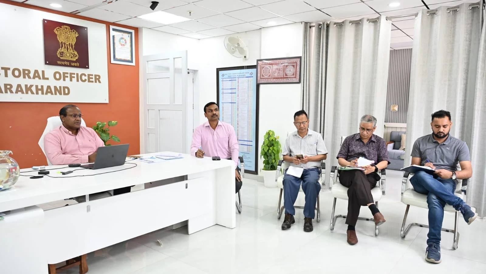 BLO और फील्ड स्टॉफ को प्रोत्साहित करें जिलाधिकारी – सीईओ
