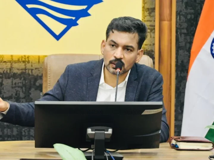 अतिक्रमण, अवैध फैक्ट्री और आपदा कार्यों में अनियमितता पर डीएम सख्त, अधिकारियों को दिए जांच के निर्देश; समाधान दिवस में 150 से अधिक शिकायतें प्राप्त, डीएम ने दिए समयबद्ध एवं गुणवत्तापूर्ण निस्तारण के निर्देश