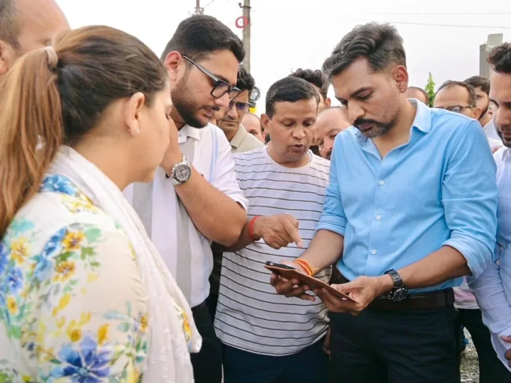 बालावाला क्षेत्र में सिंचाई एवं जनसमस्याओं पर जिलाधिकारी के कड़े निर्देश; नहर की सफाई में लापरवाही पर सिंचाई विभाग से स्पष्टीकरण तलब, जलापूर्ति रोस्टर के अनुसार सुनिश्चित करने के निर्देश
