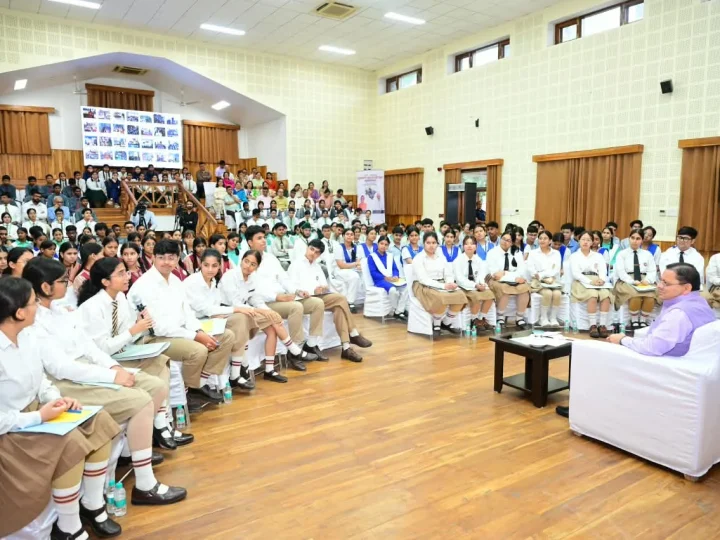 मुख्यमंत्री धामी ने सुनी नई पीढ़ी की आवाज, 3 लाख विद्यार्थियों से संवाद कर पूछा-कैसा हो आपके सपनों का उत्तराखंड