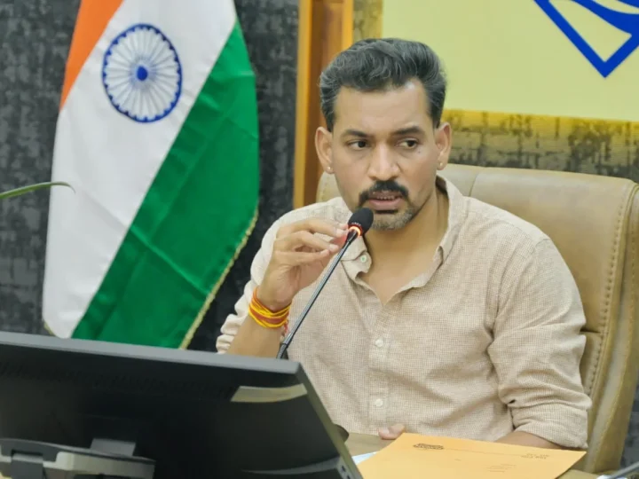 एसआईआर कार्य में पारदर्शिता एवं शुद्धता के साथ करें नोटिसों की सुनवाईः डीएम