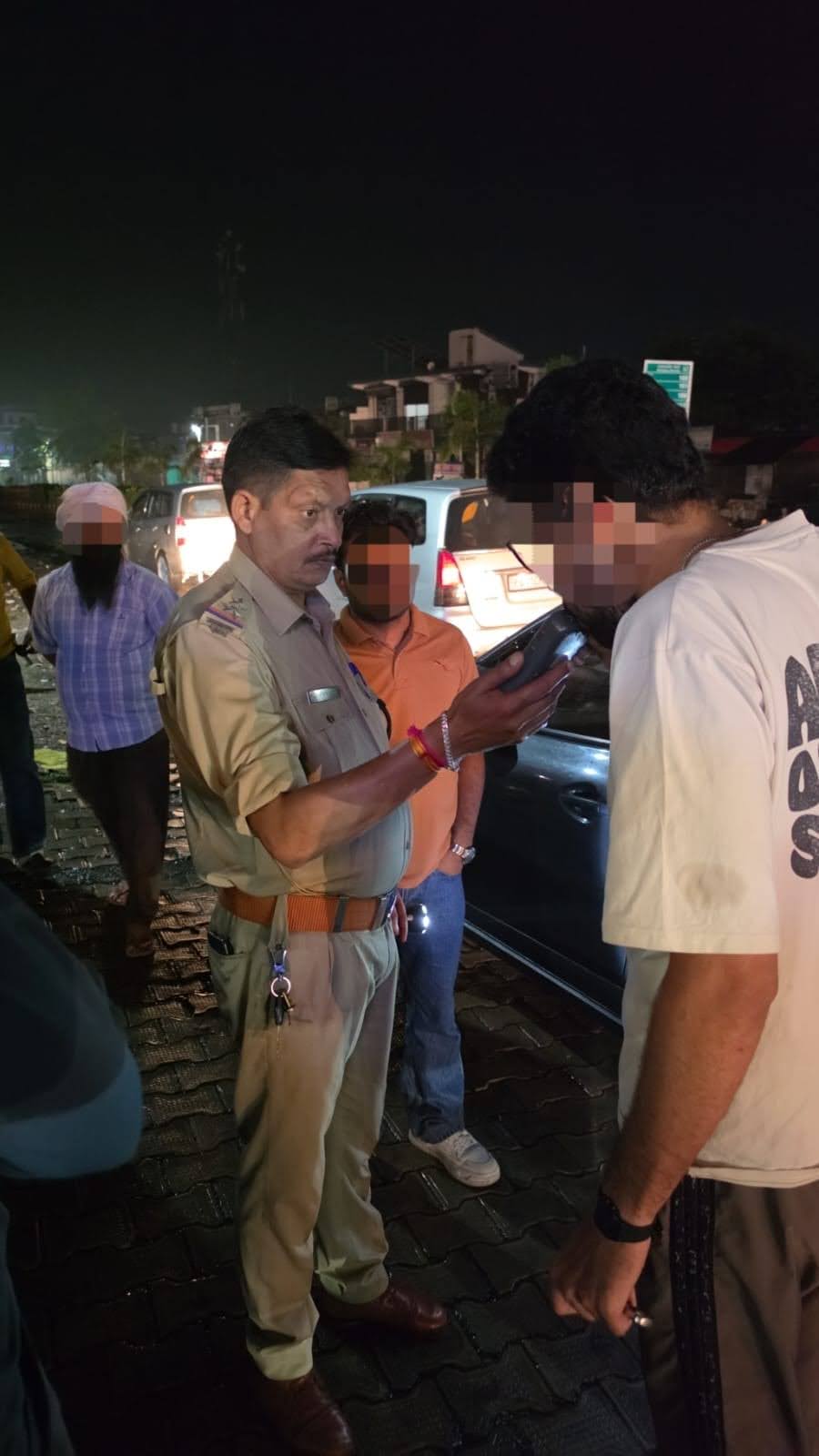 एक्शन: भारी बारिश के बीच दून पुलिस की ‘नाइट स्ट्राइक’, 700 से अधिक लोगों से की पूछताछ