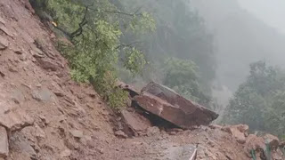 दुश्वारियां: प्रसव पीड़ा में तड़पती हेमा 10 किमी पैदल चलकर पहुंच सकी अस्पताल
