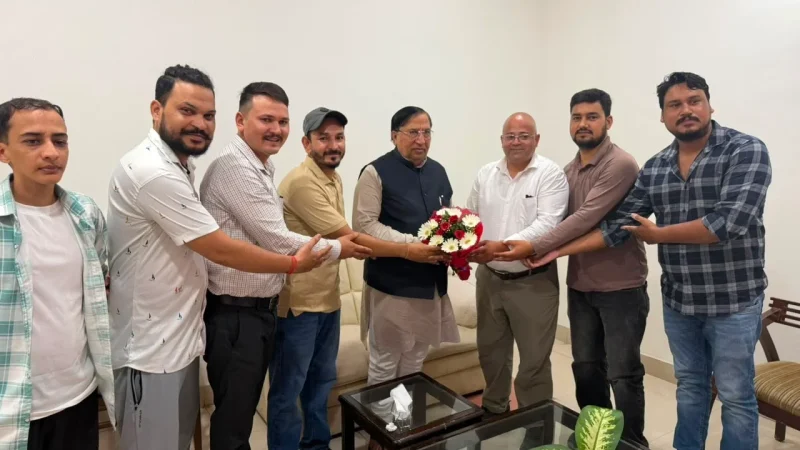 फिजियोथेरेपिस्टों की रिक्तियों पर राज्यसभा सांसद नरेश बंसल से मिला प्रतिनिधिमंडल, शीघ्र भर्ती की उठाई मांग