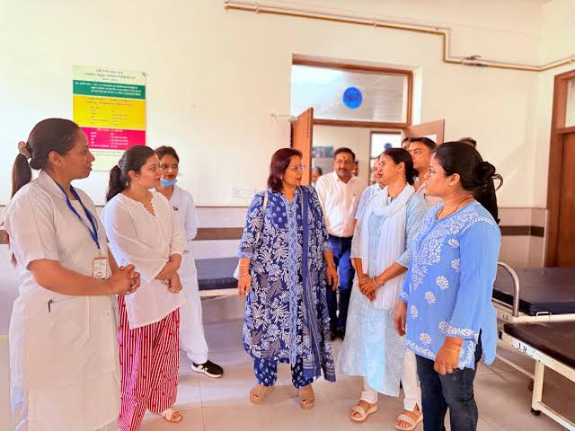 निरीक्षण: नशा मुक्ति केंद्र में मनोरोग विशेषज्ञ ने नहीं किया नियमित भ्रमण, नोटिस जारी करने के निर्देश