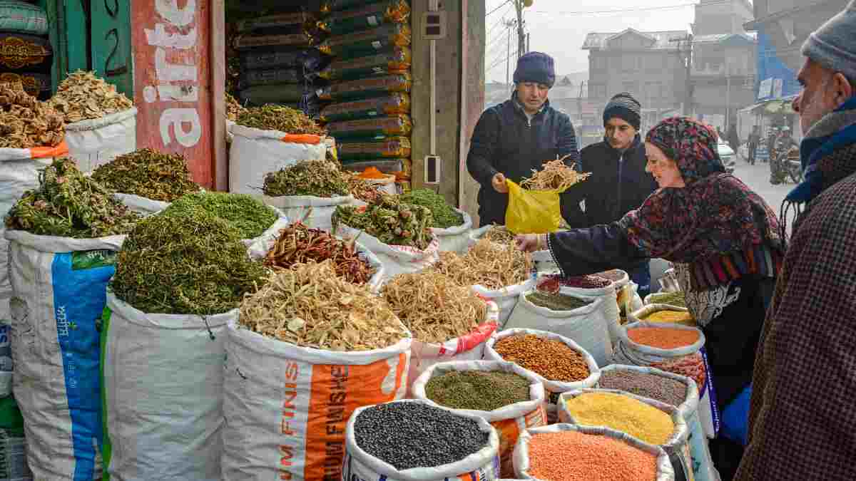मुद्दा: भारतीय खाद्य पदार्थ दुनिया में संदेह और एतराज का निशाना क्यों बनने लगे हैं?