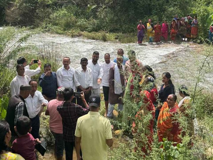 मुहिम: तेरह साल से अधूरे पड़े पुल को लेकर कांग्रेस ने सरकार को घेरा, ‘ढूंढो-ढूंढो विकास ढूंढो’ यात्रा की शुरू