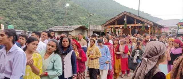 आयोजन: महासू धाम हनोल में लूंग चढ़ाने के साथ जागरा महापर्व शुरू, श्रद्धालुओं की जुटी भीड़