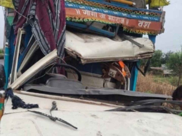 दर्दनाक हादसा: केएमपी एक्सप्रेस-वे पर खड़े ट्रक में घुसी श्रद्धालुओं से भरी पिकअप, 6 की मौत; 14 घायल
