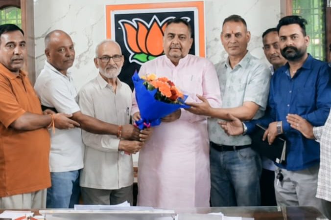 उपलब्धि: माध्यमिक विद्यालय को इंटर स्तर पर उच्चीकृत कराने पर जताया विधायक पुंडीर का आभार