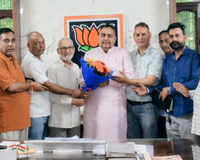 उपलब्धि: माध्यमिक विद्यालय को इंटर स्तर पर उच्चीकृत कराने पर जताया विधायक पुंडीर का आभार
