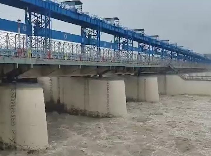 अतिवृष्टि: हरिद्वार में गंगा का जलस्तर पहुंचा चेतावनी निशान के करीब, निचले इलाकों में मंडराने लगा बाढ़ का खतरा