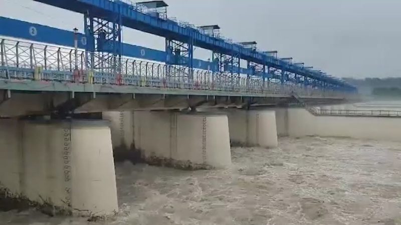 अतिवृष्टि: हरिद्वार में गंगा का जलस्तर पहुंचा चेतावनी निशान के करीब, निचले इलाकों में मंडराने लगा बाढ़ का खतरा