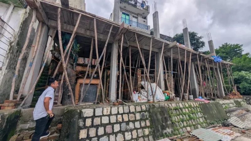 बिना नक्शे निर्माण पर एमडीडीए का शिकंजा, ऋषिकेश में व्यावसायिक उपयोग के टिन शेड समेत तीन अवैध निर्माण सील