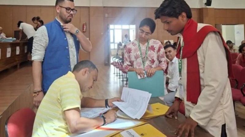 सरगर्मी: गढ़वाल विवि में छात्रसंघ चुनाव नामांकन का अंतिम दिन, अध्यक्ष पद पर अब तक नहीं आया कोई नाम