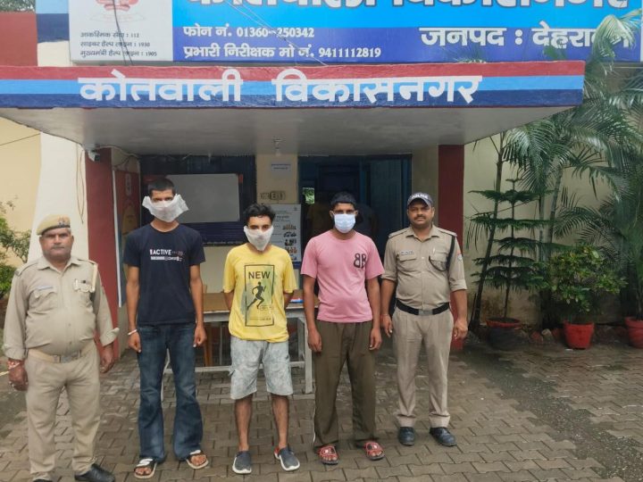 शिकंजा: पुलिस ने तीन घंटे में कर दिया बाइक चोरी का खुलासा, नशे के लिए वारदात करने वाले तीन गिरफ्तार