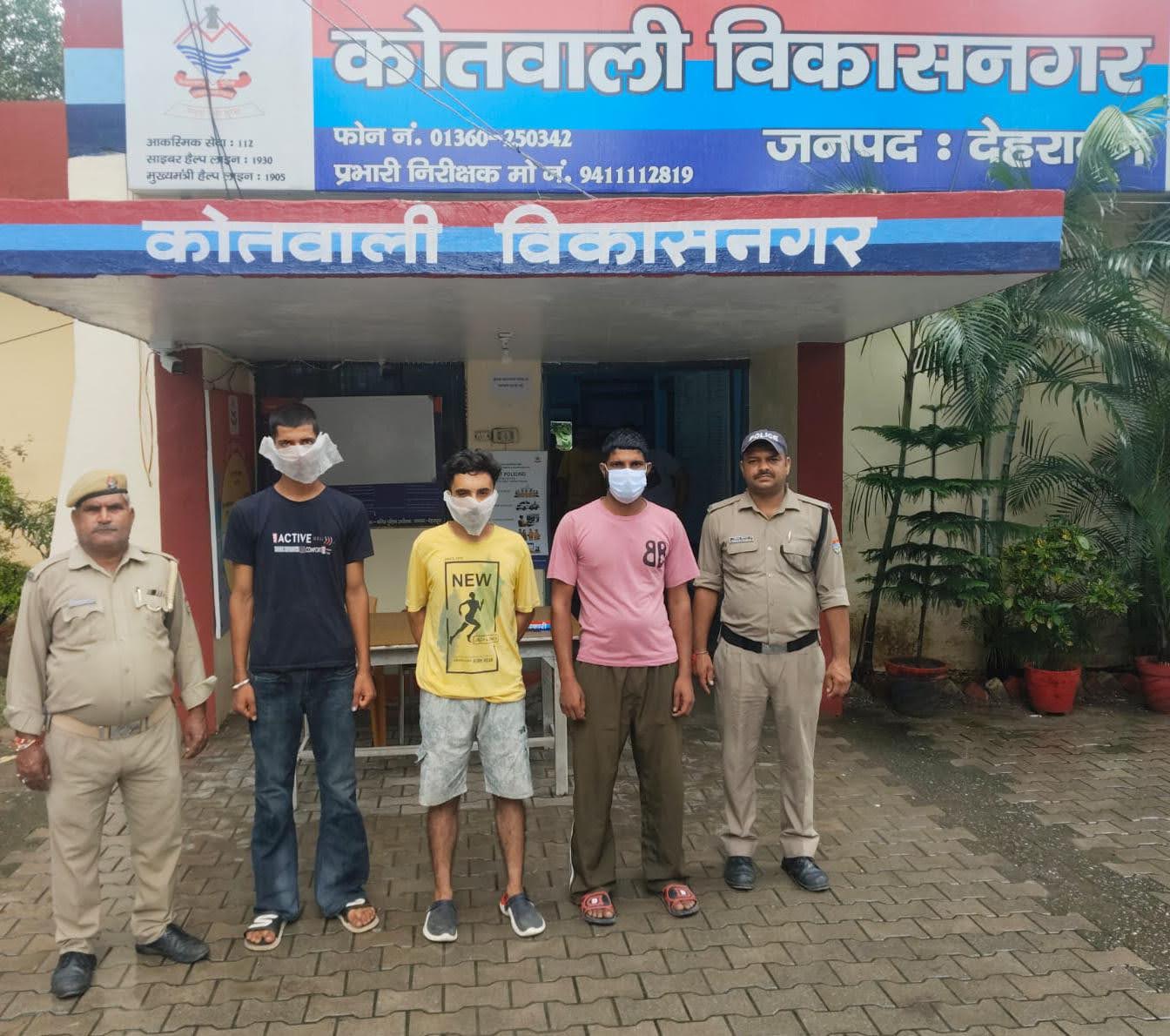 शिकंजा: पुलिस ने तीन घंटे में कर दिया बाइक चोरी का खुलासा, नशे के लिए वारदात करने वाले तीन गिरफ्तार