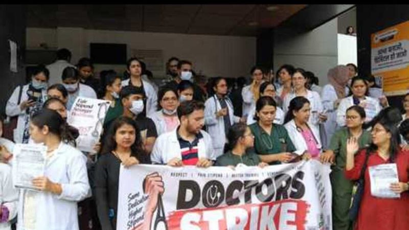 असंतोष: दून में एमबीबीएस इंटर्न के बाद पीजी डॉक्टर भी उतरे हड़ताल की राह पर