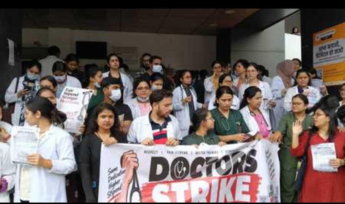 असंतोष: दून में एमबीबीएस इंटर्न के बाद पीजी डॉक्टर भी उतरे हड़ताल की राह पर