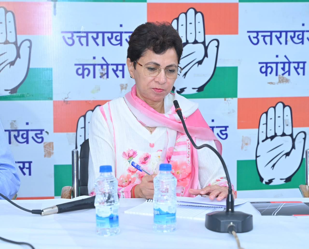 कांग्रेस: ‘भाजपा की जनविरोधी नीतियों के खिलाफ आवाज़ बुलंद करें कार्यकर्ता’ ; पार्टी की प्रदेश प्रभारी शैलजा ने बढ़ाया हौसला