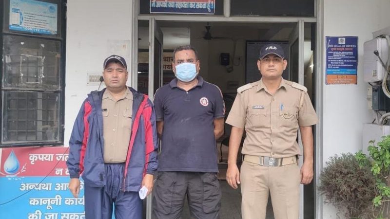 सबक: शराब के नशे में पत्नी से कर रहा था मारपीट और हंगामा, पुलिस ने भेज दिया सलाखों के पीछे