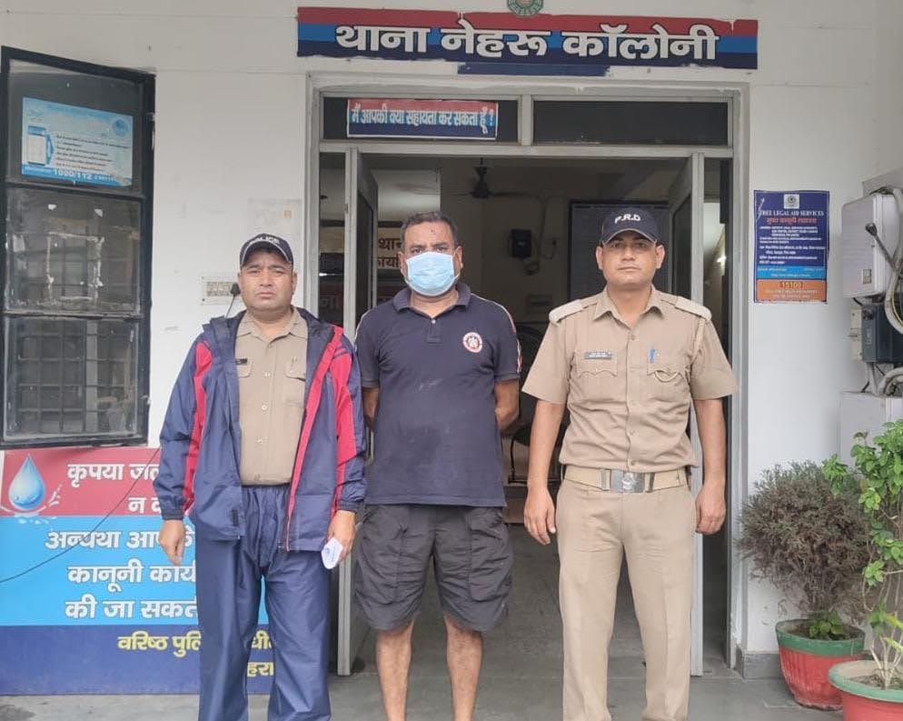 सबक: शराब के नशे में पत्नी से कर रहा था मारपीट और हंगामा, पुलिस ने भेज दिया सलाखों के पीछे