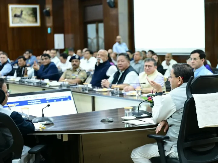 सीएम धामी ने जिलाधिकारियों को जनपदों में सबसे अधिक प्राप्त शिकायतों की विभागवार समीक्षा कर स्थायी समाधान सुनिश्चित करने के निर्देश दिए