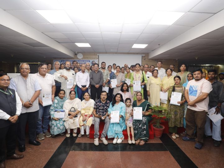 एम्स: 41वें नेत्रदान पखवाड़े का आयोजन, नेत्रदाता परिवारों को सम्मान से नवाजा गया 