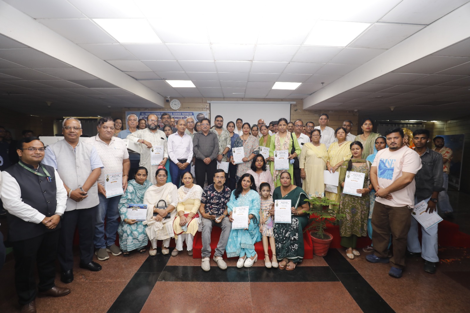 एम्स: 41वें नेत्रदान पखवाड़े का आयोजन, नेत्रदाता परिवारों को सम्मान से नवाजा गया 