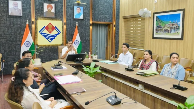 वन भूमि हस्तांतरण व क्षतिपूर्ति वृक्षारोपण को लेकर डीएम ने ली समीक्षा बैठक, रिजर्व लैंड बैंक को जल्द अपडेट करें- डीएम डॉ. आशीष चौहान