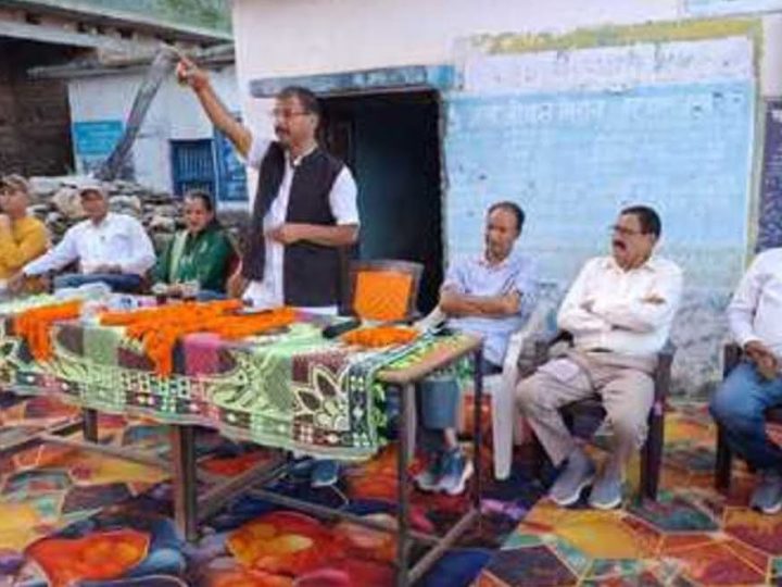 जन संपर्क: चंबा के गांवों में पहुंचे पूर्व मंत्री धनाई, ग्रामीणों ने गिनाईं सड़क-पानी की समस्याएं