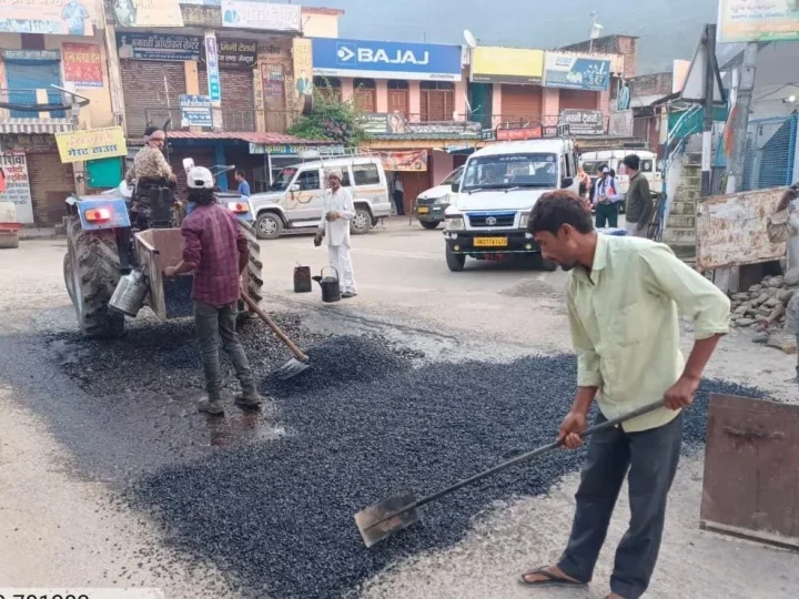 15 अक्टूबर तक गड्ढामुक्त होंगी उत्तराखंड की सड़कें, हर जिले में युद्धस्तर पर काम शुरू