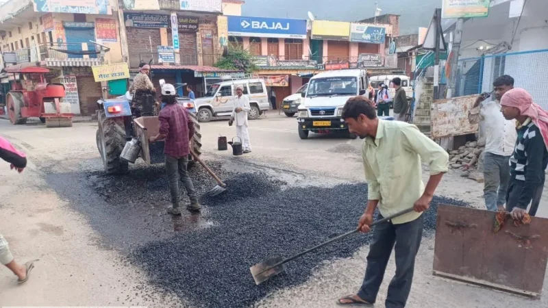 15 अक्टूबर तक गड्ढामुक्त होंगी उत्तराखंड की सड़कें, हर जिले में युद्धस्तर पर काम शुरू